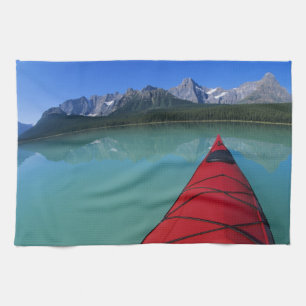 Kajak auf dem Waterfowl Lake unterhalb Howse Peak Küchentuch