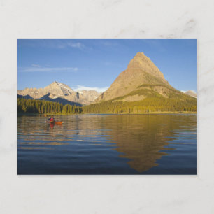 Kajak im Swiftcurrent Lake bei Sonnenaufgang Postkarte