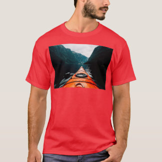 Kajak in Norwegen Fjord T-Shirt