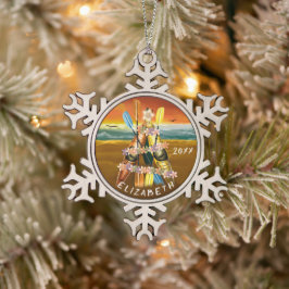 Kajak Weihnachtsbaum am tropischen Strand bei Sonn Schneeflocken Zinn-Ornament