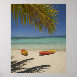 Kajaks am Strand, Plantation Island Resort Poster