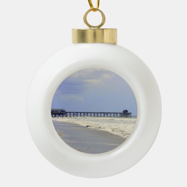 Kakao-Strand-Pier Keramik Kugel-Ornament (Vorderseite)