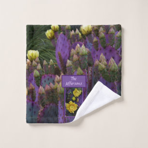 Kaktusfeige Opuntia mit violetten Früchten und gel Waschlappen
