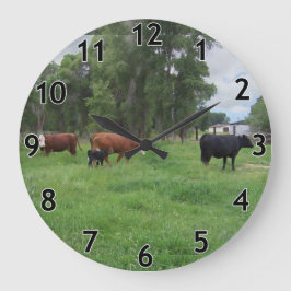 Kälber und Kühe in Weiden Große Wanduhr