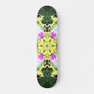 Kaleidoskop-Blume Gelb und Rosa Skateboard