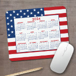 Kalender 2023 mit amerikanischer Flagge - Rotes We Mousepad<br><div class="desc">Ein Kalender 2023 mit einer roten,  weißen und blauen US-Flagge im Hintergrund. Ein lustiger Gegenstand für das neue Jahr.</div>