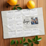 Kalender 2025 - Logo, Foto Geschirrtuch<br><div class="desc">Ein Logo und eine Collage aus Foto mit einem Kalender für 2025 und Raum zum Hinzufügen einiger Textzeilen. Ein lustiger Artikel für das neue Jahr, um als Unternehmen geben zu verwenden. Fügen Sie diesem Design 2 quadratische Fotos oder ein Foto und ein Logo hinzu.</div>