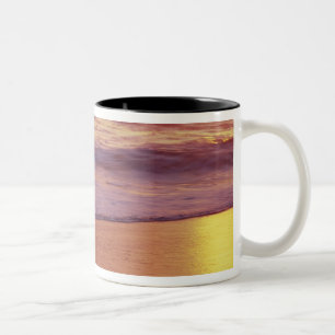 Kalifornien, bei Santa Cruz, Blick auf den Strand Zweifarbige Tasse