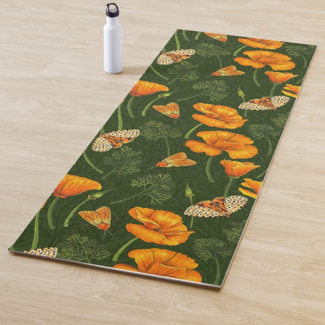 Kalifornien-Mohn und -Motten auf dunkelgrün Yogamatte (Beispiel)