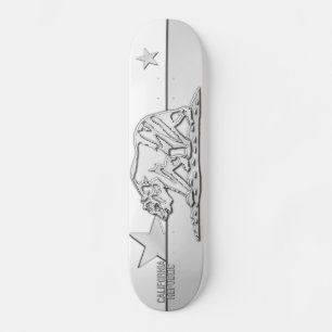 KALIFORNIEN - REPUBLIK Chrome über weiße Angepas Skateboard