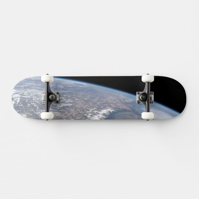 Kalifornien und Nevada wurden aus dem All gesehen. Skateboard (Horizontal)