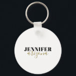 Kalligrafie Elegant Schlicht Name hinzufügen Schlüsselanhänger<br><div class="desc">Suchen Sie eine schöne Kalligrafie mit einer ästhetischen Handschrift? Dieses einfache,  auffällige Design ist für Sie. Dieses speziell für die Ehe und den Familiennamen entwickelte Produkt beeindruckt sofort diejenigen,  die es sehen. Das feine und geschmackvolle Design spiegelt sofort die Qualität Ihrer Beziehung und Familie wider.</div>