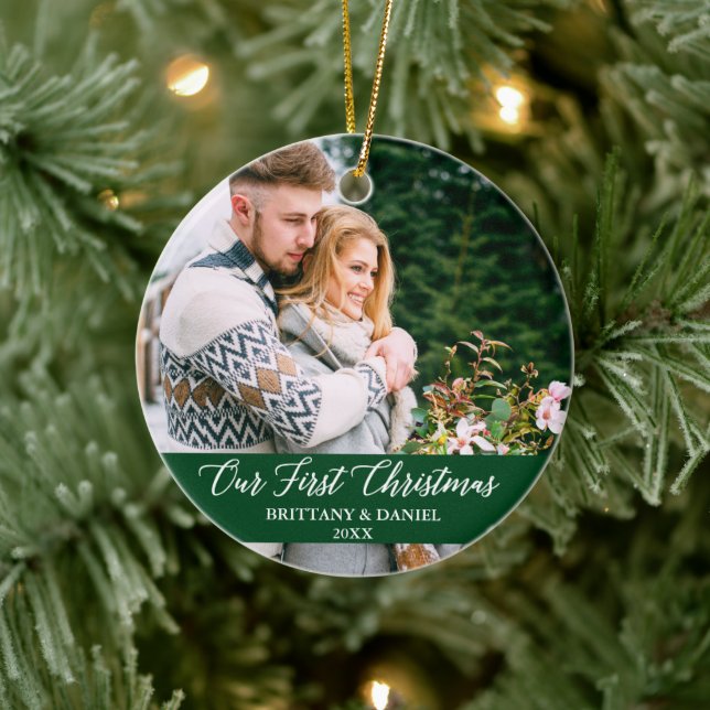 Kalligrafie Unser erstes Weihnachtspaar Grün Keramik Ornament (Baum)