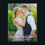 Kalligrafie Wir Got Verheiratetes Hochzeitsslippen Postkarte<br><div class="desc">Modernes kalligrafisches Hochzeitsstipendium Wir Got Verheiratete Ankündigung Postkarte</div>