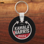 Kamala Harris 2024 für die Präsidentschaftswahl Schlüsselanhänger<br><div class="desc">Kamala Harris 2024 für die Präsidentschaftswahl Retro Button</div>
