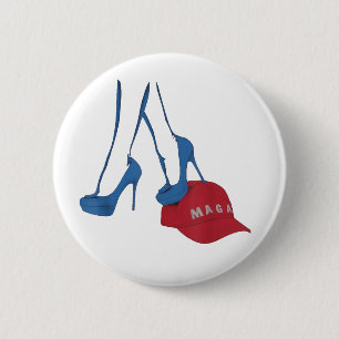 Kamala Harris 2024 Tritt auf MAGA-Hut Anti-Trump Button