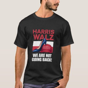 Kamala Harris Absätze treten auf roten MAGA-Hut   T-Shirt