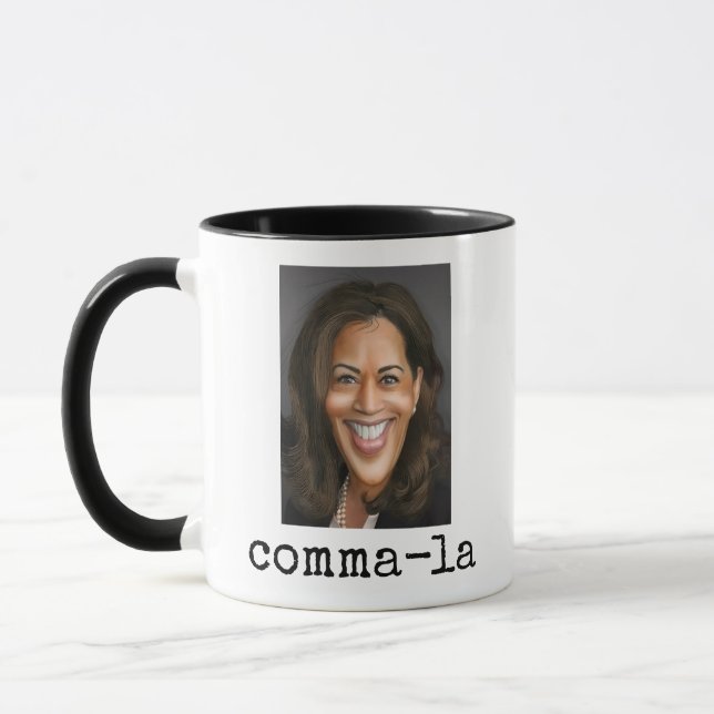 Kamala Harris (Es ist Komma-la) Tasse (Links)