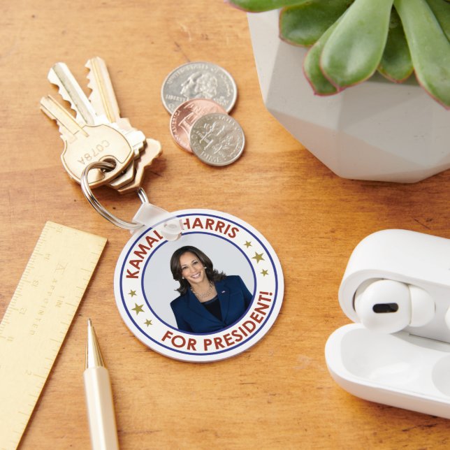 KAMALA HARRIS FÜR PRÄSIDENT! SCHLÜSSELANHÄNGER (Schreibtisch)