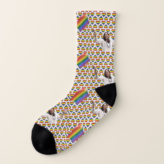 Kamala Harris glorifient des chaussettes (Droite intérieur)