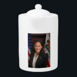 Kamala Harris Kandidat für das Amt des Präsidenten<br><div class="desc">Kamala Harris Kandidat für Präsident US 2024 Im Namen des amerikanischen Volkes danke ich Joe Biden für seine außerordentliche Führungsrolle als Präsident der Vereinigten Staaten und für seinen jahrzehntelangen Einsatz in unserem Land. Sein bemerkenswertes Erbe der Errungenschaft ist in der modernen amerikanischen Geschichte unerreicht und übertrifft das Erbe vieler Präsidenten,...</div>