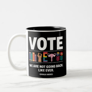 Kamala wir gehen nicht zurück wie je Feministin  Zweifarbige Tasse