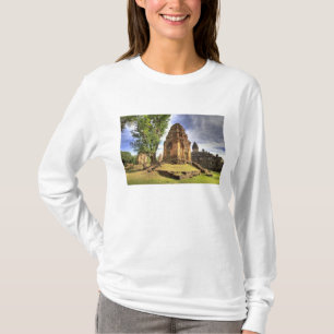 Kambodscha, Angkor Wat. Blick auf den Bakong-Tempe T-Shirt
