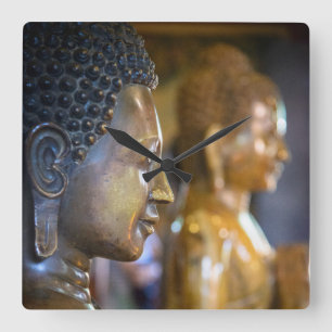 Kambodscha, Phnom Penh. Buddhastatuen Quadratische Wanduhr