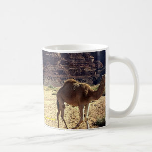 Kamele in der Wüste des Wadi-Rums, Jordanien-Wüs Kaffeetasse