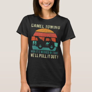 Kamelschleppen, wenn er an einem kurzen Halloween  T-Shirt
