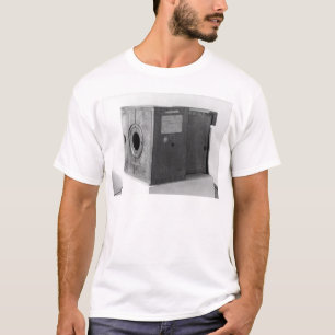 Kamera von Joseph Nicephore Niepce, c.1816-22 T-Shirt