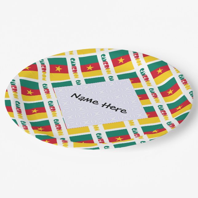 Kamerun Kamerunische Flagge gezähmt Personalisiert Pappteller (Schrägansicht)