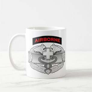 Kampf-Mediziner-Abzeichen- und Sanitäterflecken 1 Kaffeetasse