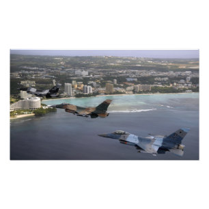 Kämpfende Fliege der Falcons drei F-16 in der Fotodruck