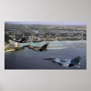 Kämpfende Fliege der Falcons drei F-16 in der Poster