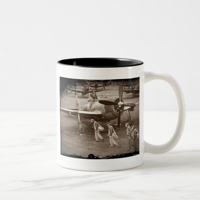 Kampfpilotenausbildung auf P-47-Donnerbolzen Zweifarbige Tasse (Rechts)