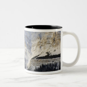Kanada, Alberta, Banff National Park. Ansicht von Zweifarbige Tasse