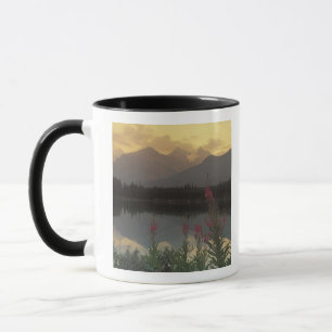 Kanada, Alberta, Banff. Sonnenaufgangspanorama von Tasse