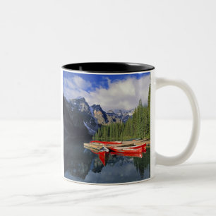 Kanada, Alberta, Moraine Lake. Die glatte Zweifarbige Tasse