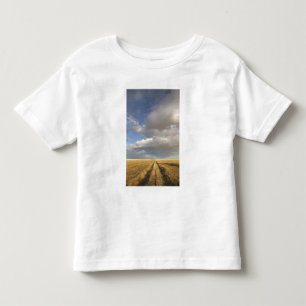 Kanada, Alberta, Stand Off: Landschaft mit Kleinkind T-shirt