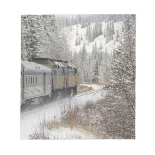 Kanada, Alberta. VIA Rail Schneeszug zwischen Notizblock