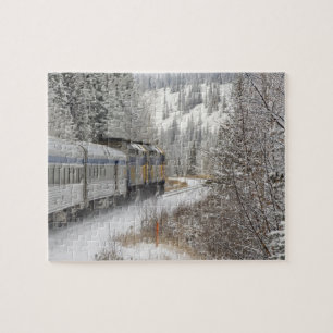 Kanada, Alberta. VIA Rail-Schneezug zwischen