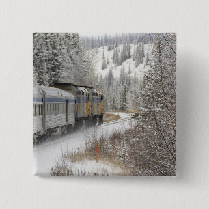 Kanada, Alberta. VIA Rail-Schneezug zwischen Button