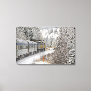 Kanada, Alberta. VIA Rail-Schneezug zwischen Leinwanddruck