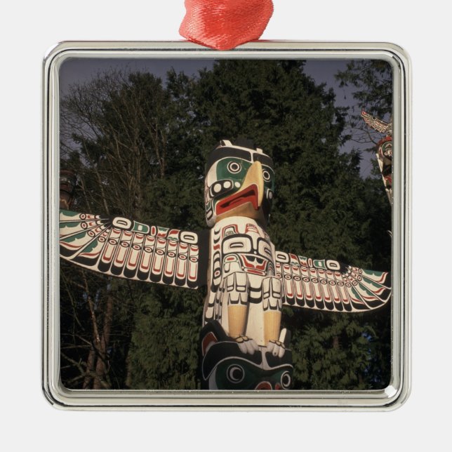 Kanada, British Columbia, Vancouver.  Native Silbernes Ornament (Vorne)