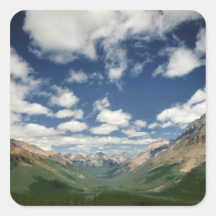 Kanada, British Columbia, Yoho NP. Puffy Wolken Quadratischer Aufkleber