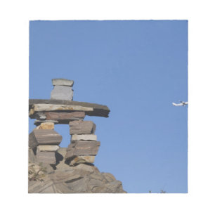 Kanada, Neufundland, St. John's. Inukshuk (um Notizblock
