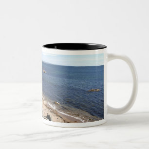 Kanada, Quebec. ÜBER Schienen-Kanada-Zug die 2 Zweifarbige Tasse