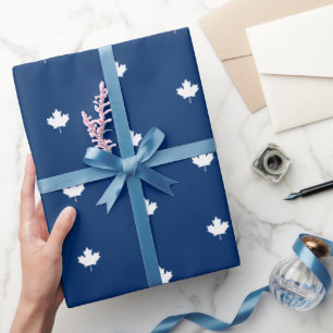 Kanada White Maple Leaf auf blauem Muster Geschenkpapier