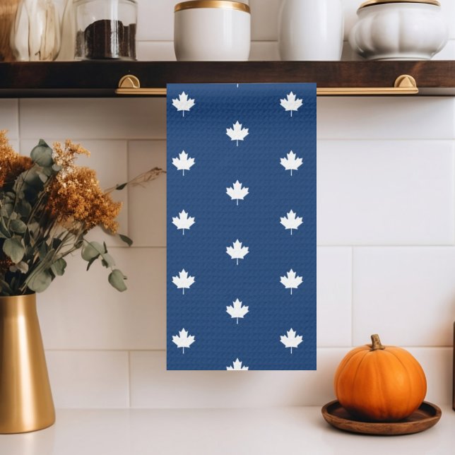 Kanada White Maple Leaf auf blauem Muster Geschirrtuch (Von Creator hochgeladen)